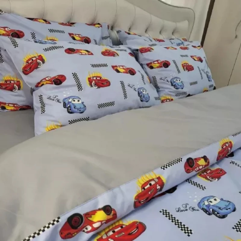 Lenjerie de pat LiLiMax

 KIDS COLLECTION CARS MCQUEEN 240X260, 2 persoane Euro, Ranforce, Albastru, Multicolor