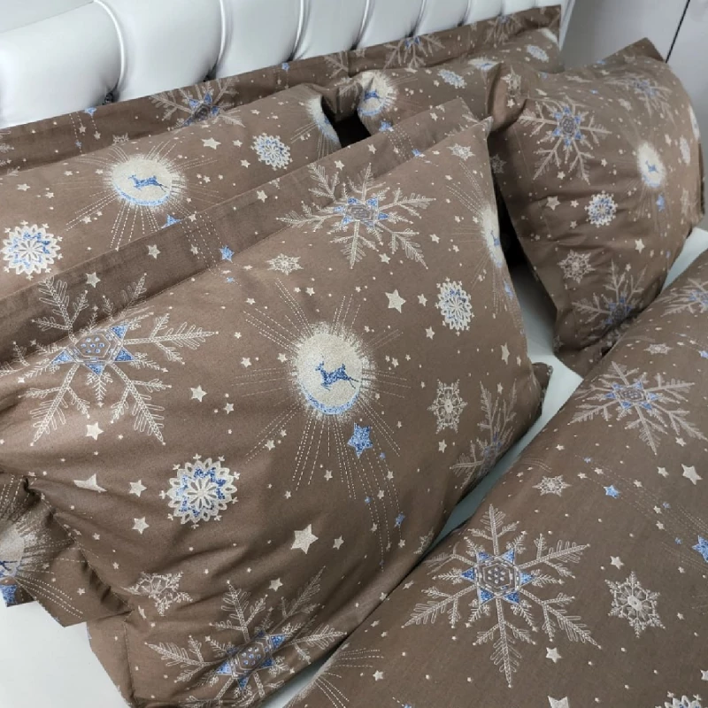 Lenjerie de pat LiLiMax

 NEW YEARS CU CEARCEAF 240X260, 2 persoane Euro, Ranforce, Cappuccino